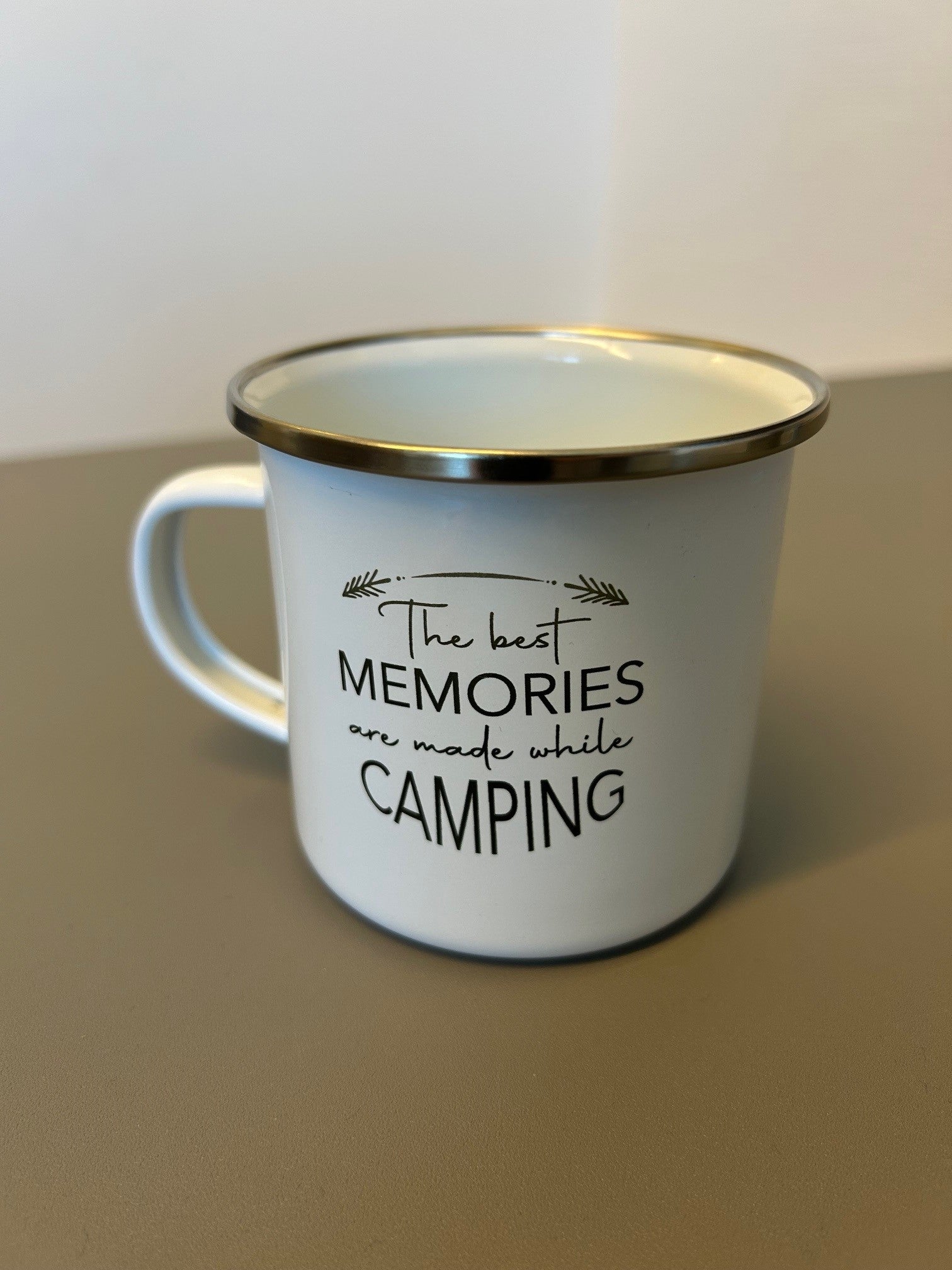 Emaille Tasse - "The best memories are made while camping"